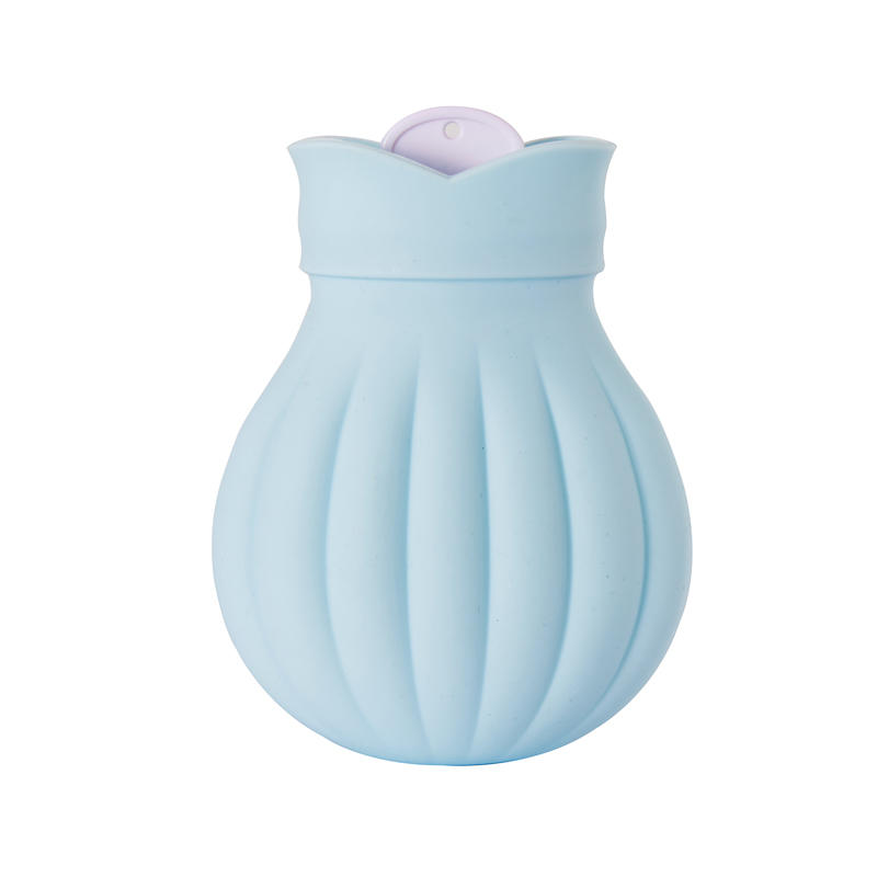Silicone water-filled hot water bag for baby warming
